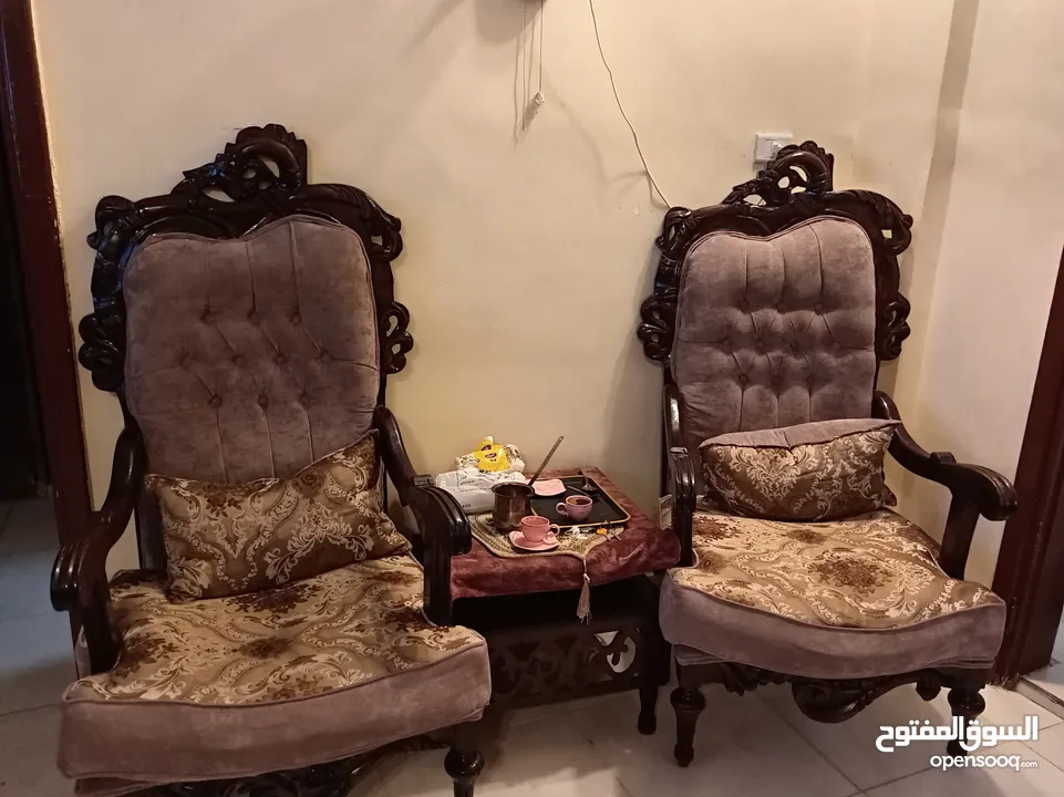 طقم كنب بحالة جيدة