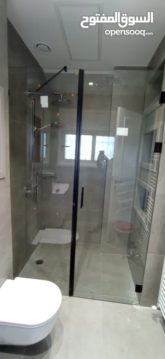 زجاج وألمنيوم