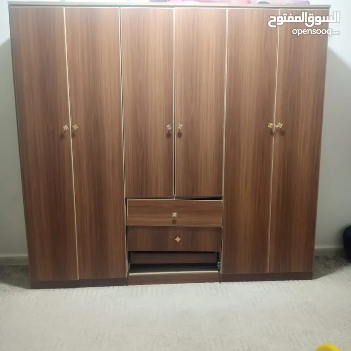 غرفة نوم شبابيه وتصلح لطفل