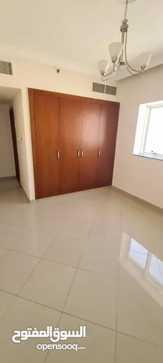 55,000 درهم سنويًا 3 غرف (إحداها ماستر) + صالة و3 حمامات بإطلالة بحرية خلّابة ، قريب من مخرج دبي