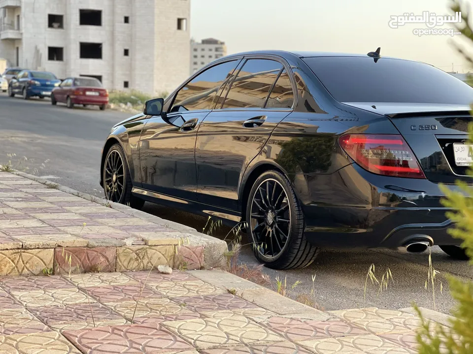 مرسيدس c250 مميزة للبيع لون اسود بلاك اديشن اصلي