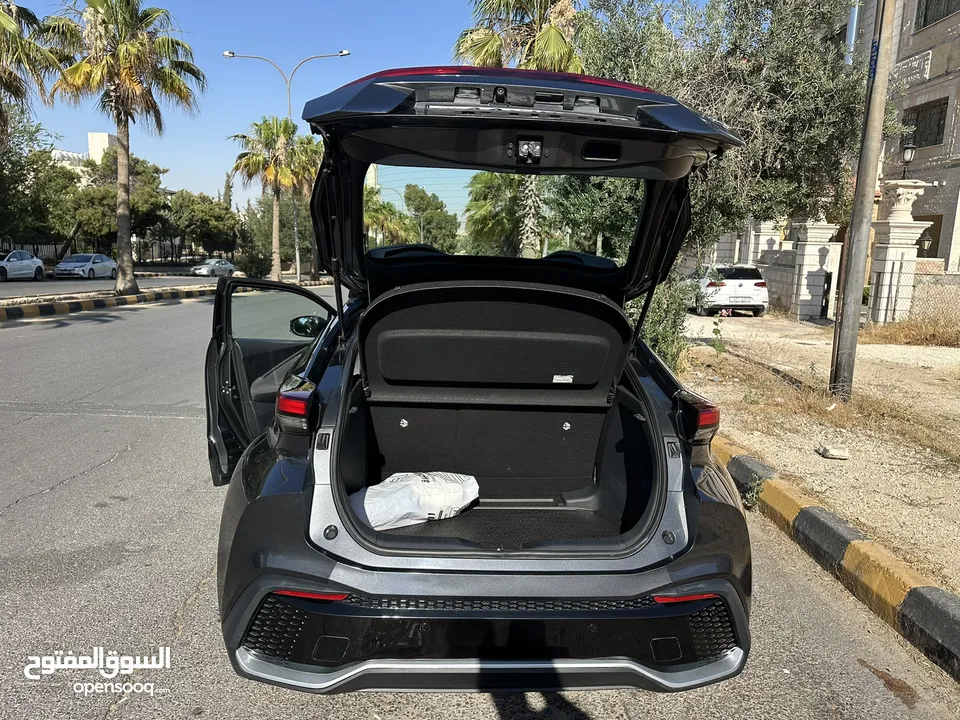 تويوتا CH-R هايبرد موديل 2024 الشكل الجديد كلياً مميزه للبيع