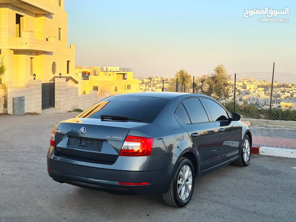 سكودا أوكتافيا موديل 2019 ديزل بقوة 2000 / جير أوتوماتيك  يد أولى 01 / عداد قليل حقيقي