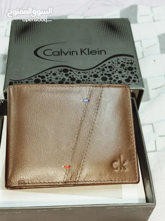 leather wallet looks amazing you feel premium quality