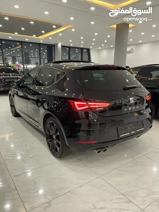 Seat leon fr // فتحة سقف بانوراما كاملة الاضافات طلاء الشركة يد صفر