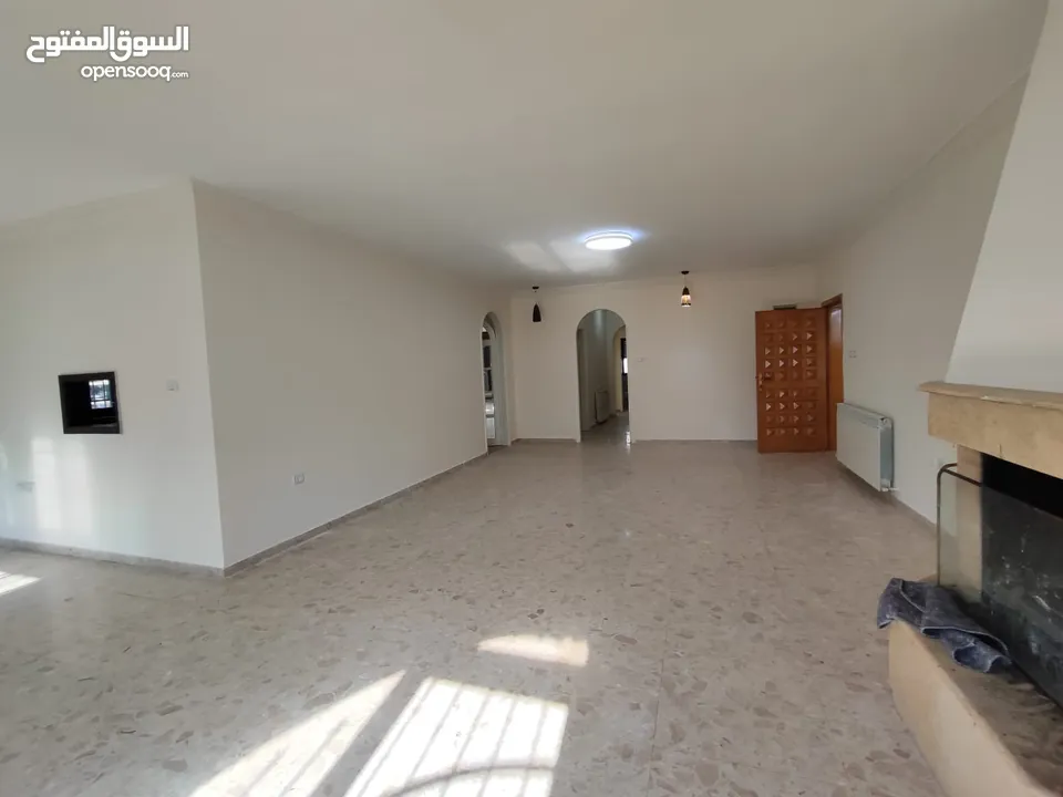 شقة غير مفروشة للإيجار – الطيرة  شارع روما