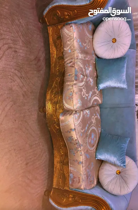 طقم كنب فاخر بحالة ممتازة