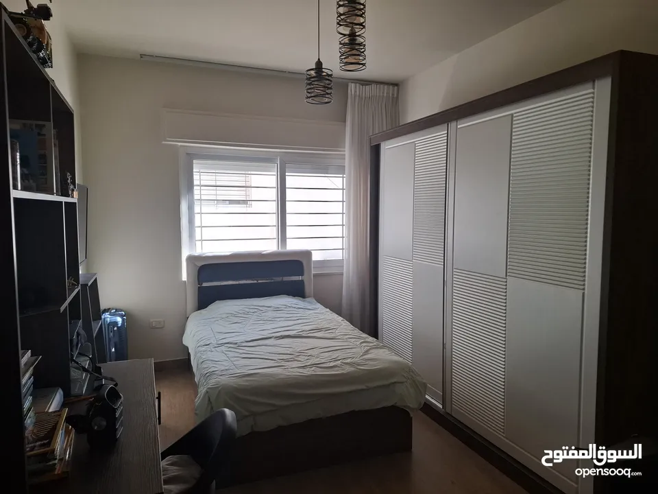 غرفة نوم حاله ممتازه