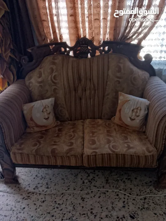 طقم كنب ومورس وبوفيه3قطع بحالة جيدة جدا