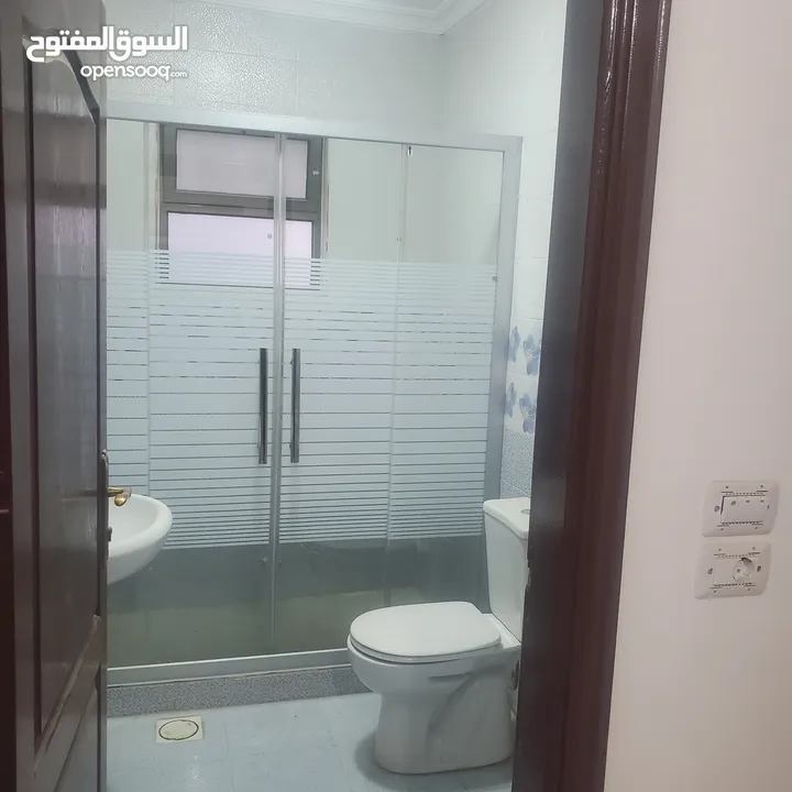 3 شقق باقي من المشروع السلط منطقة اسكان المهندسين شقق سوبر ديلوكس شبه ارضي موقع ممتاز أبراج البلقأ
