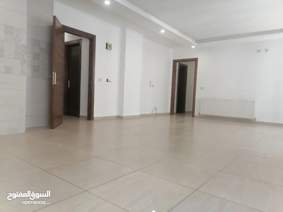 شقه ارضيه للبيع في خلدا مع ترس و مدخل خاص