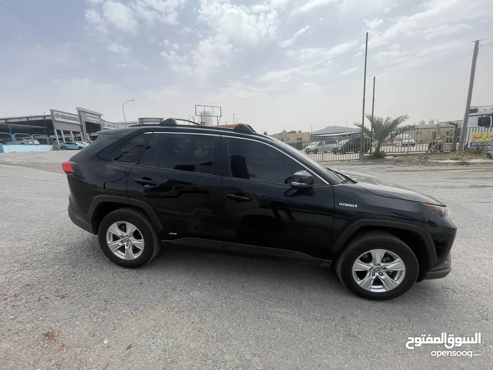 2021 TOYOTA RAV4, LE  بطاريه ليثيوووم السياره توب نضافه بصلاه على النبي