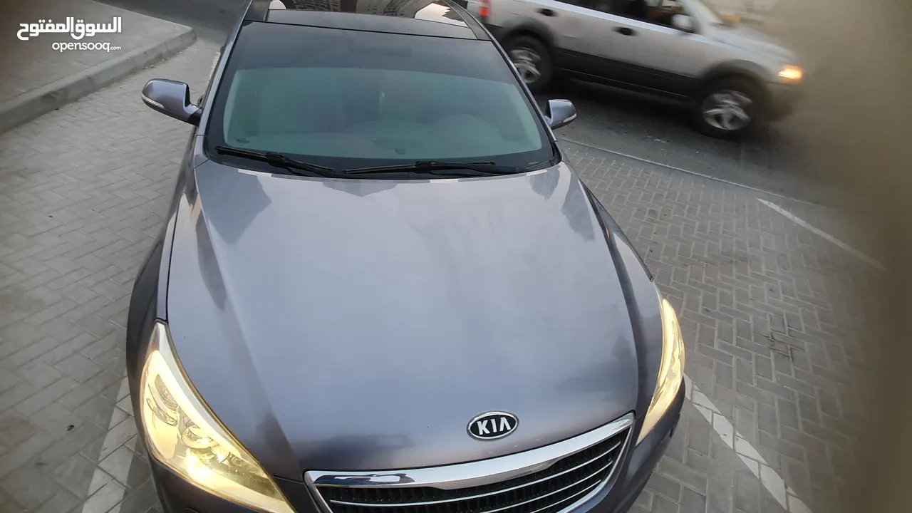 KIA Cadenza, GCC,Low Km,2012,Full Option,  Very Very Good Condition