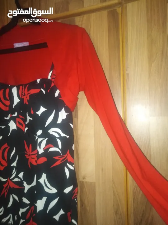 فستان اسود واحمر طويل مع جاكيت قصير احمر بأكمام طويلة جديد غير مستعمل ماركة H&M مقاس L بلبس 40 و42