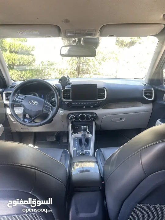 Hyundai  Venue  one  million (V) 2020