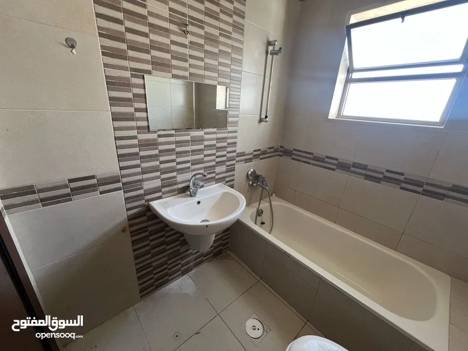 شقة فارغة - الجندويل - 2نوم - قرب الخدمات العامة