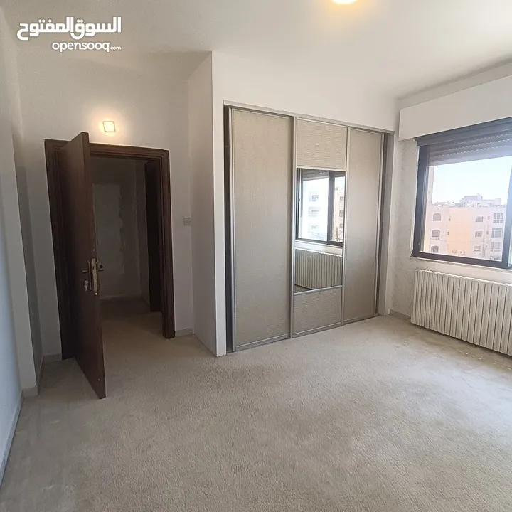 ضاحيه الرشيد- شقه فارغه بمساحه واسعه للايجار ـ 220 متر  ـ مكيفات ـ خزائن حائط
