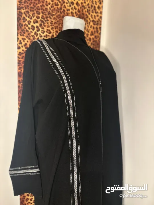 عبايات سعودية عدد 14 كلو جديد معو شال كل وحدة قياس m l xl موديللت مشكلة موضحة بالصور