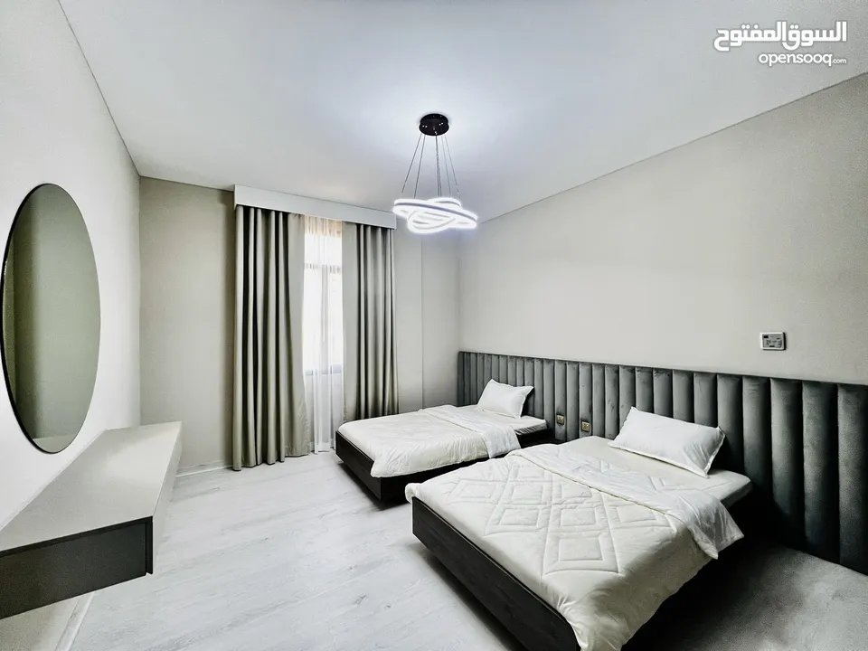 للبيع العاجل شقة مجددة 3 غرف + غرفة خادمة دخول مباشر للشاطئ