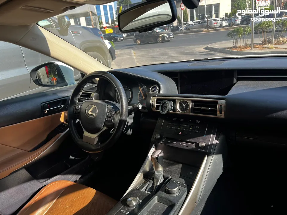 لكزس Lexus IS300h 2016