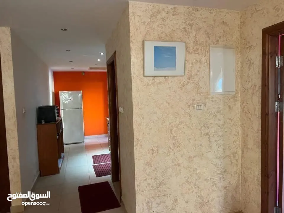 شقه مفروشه للايجار في رام الله التحتا قرب فرن البيت القديم  لموظفات فقط