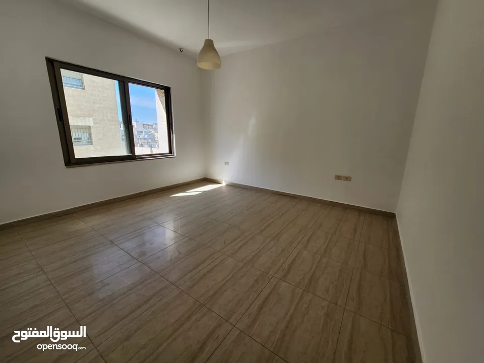 شقة فارغة للبيع بين الدوار الرابع و الخامس - ref: 14595