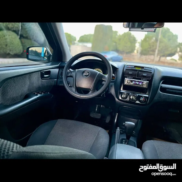 كيا سبورتج 2005 للبيع ب5500 قابل للتفاوض بشكل بسيط.