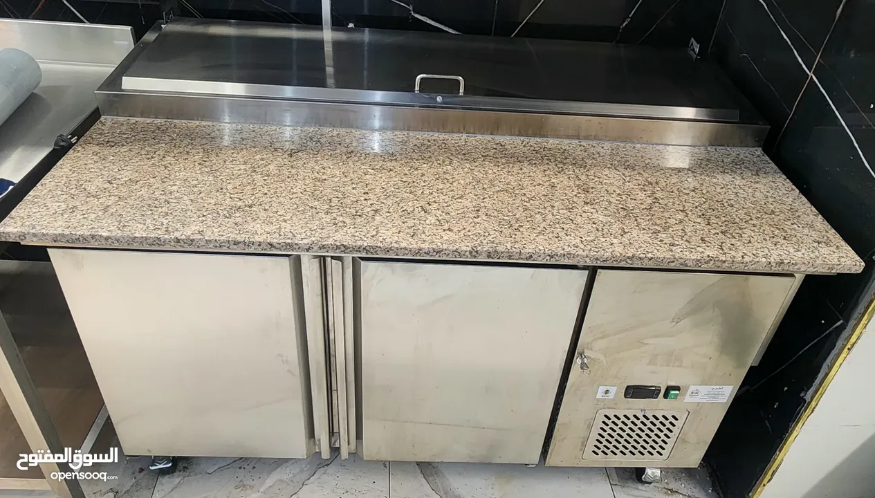 معدات مطعم برجر شبه جديد