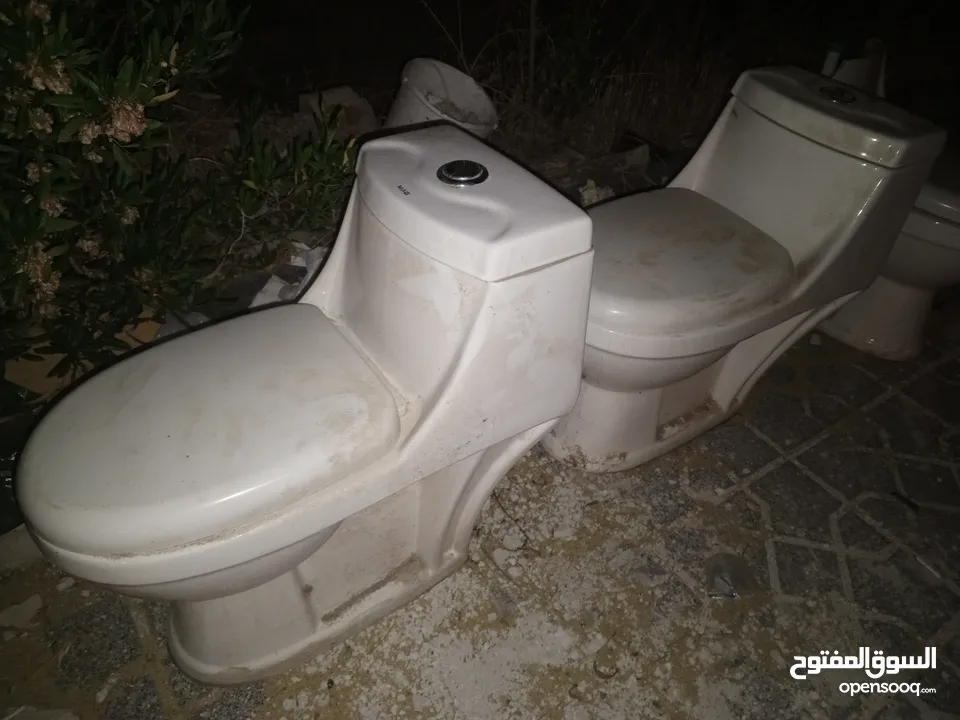 طقم مقعده جديده شريتهم وما ركبتهم عليهم عرض سعر الثنيتين بسعر مغري