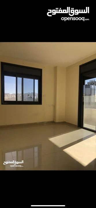 ثلاث غرف نوم غير مفروشة للايجار