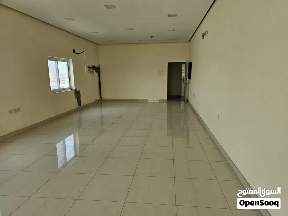 مكتب للايحار في سلماباد الجديدة قرب المدينة للزجاج