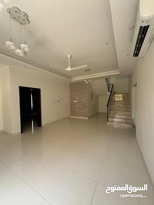 ‎للبيع: فيلا رائعة في المعبيلة الجنوبية  For Sale: Spacious Villa in Al Mabaila South