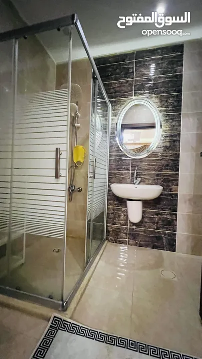شقه ارضيه مميزه مع تراس ومدخلين للبيع الجبيهه / الريان