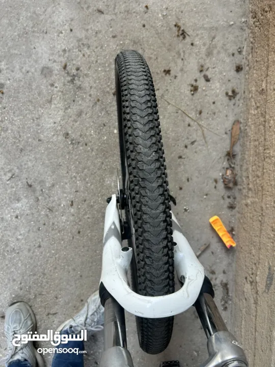 بسكليت غيارات للبيع بسعر خيالي الله يوفق صاحب النصيب عجلين خلفي واحد 9 سرعات واحد 8 بركات خلفي