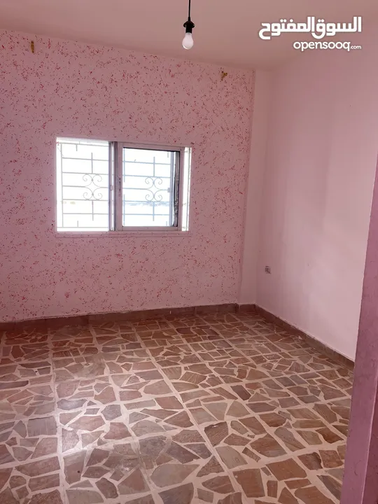 شقة طابقية مميزة للايجار / جبل النزهة