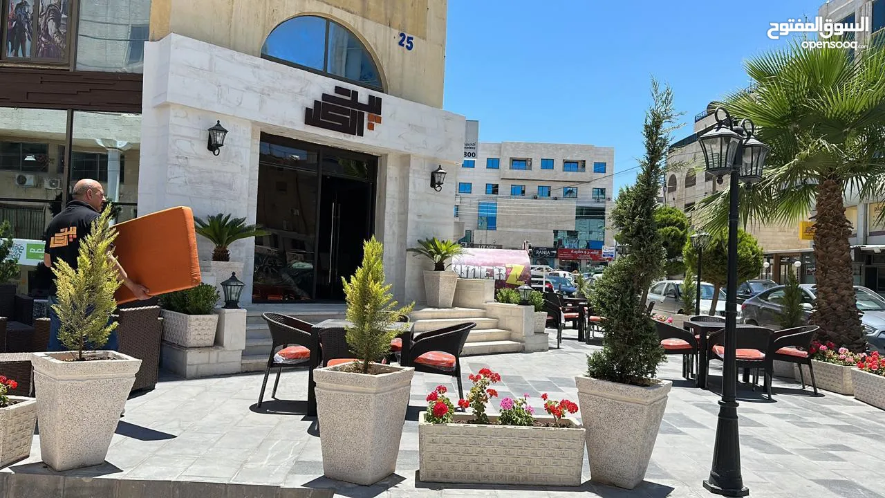 مطعم و كافيه للبيع بكامل عدته يعمل بشكل ممتاز