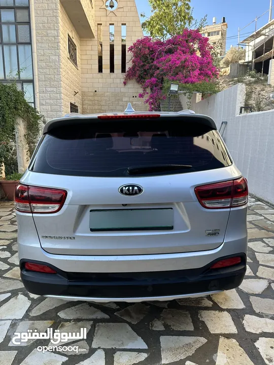 كيا سورينتو 2017  Kia sorento 2017 حاله ممتازه  2200ccبسعر مناسب.