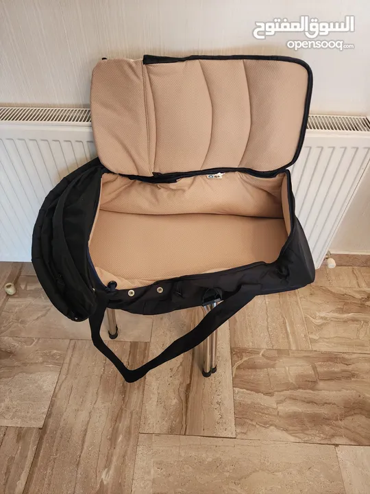 حمالة تخت لطفل حديث الولادة carry cot .