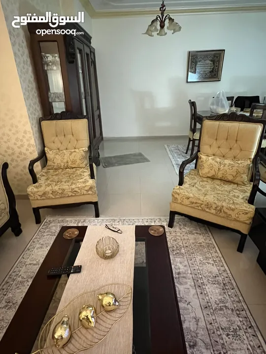 طقم كنب ضيوف خشب زان بحالة جيدة