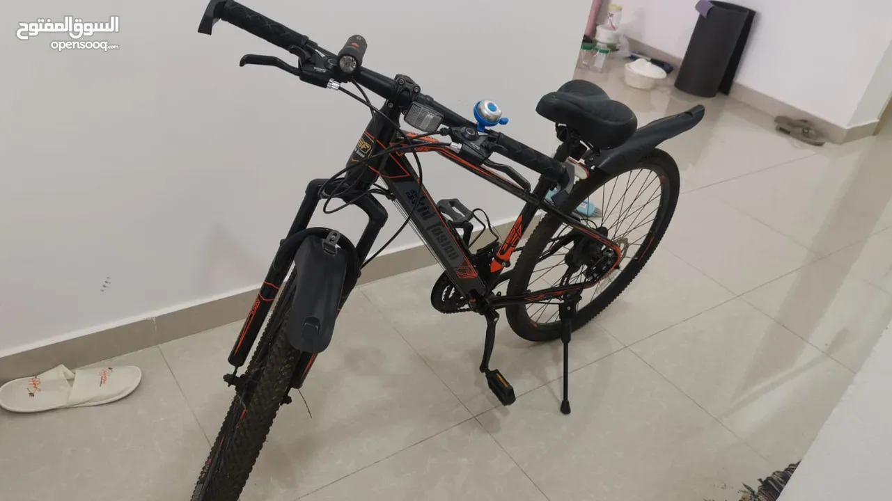 Skid fusion Bicycle with Shimano gears Front and back mud guards and helmet brand new condition.