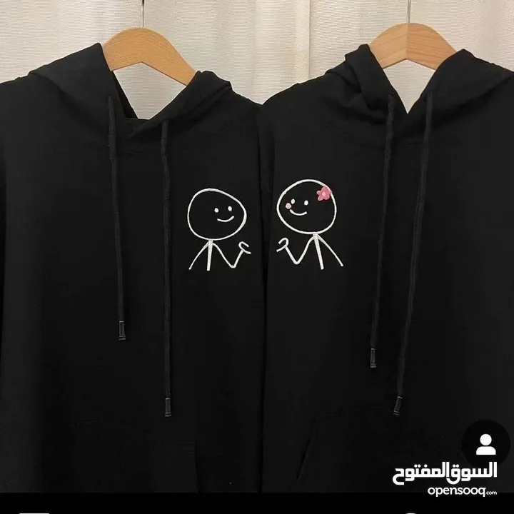 تيشيرتات بتصميم راقي عليه شعار العشيرة والتاج الهاشمي للشباب والبنات الوانهم ابيض واسود