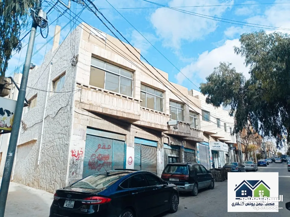 REF 83 تملك عمارة تجارية مميزة جدا في حي الحسين بمساحة 205م