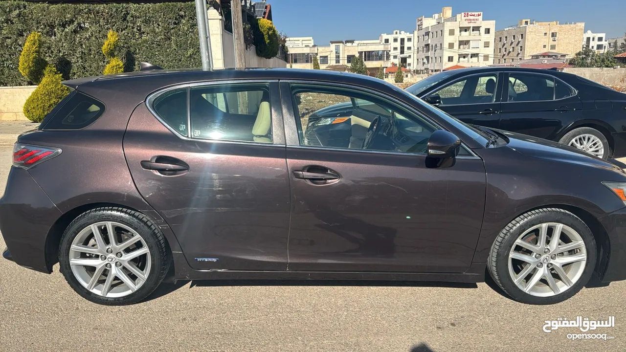 Lexus ct200 2014  مالك واحد بالأردن (استعمال دكتورة)