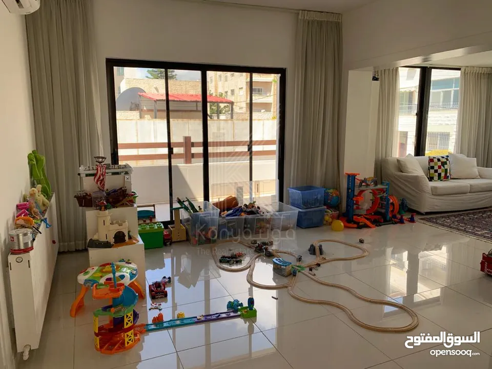 Luxurious Villa For Rent In Dair Ghbar