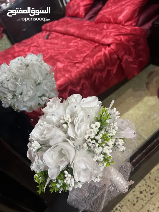 مسكه العروس اهم شي فيها بتكمل طله العروسه يوم فرحها ....ولأن الورد ما يحمل غير الورد