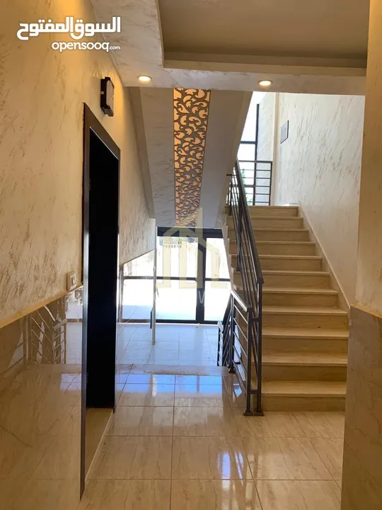 عمارة كاملة للبيع في أجمل مناطق الشميساني بالقرب من مستشفى التخصصي ومن المالك مباشرة/ ref 9494