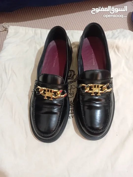 حذاء اصلي  من ماركة Tommy Hilfiger مقاس 38 سعره الحقيقي 200$