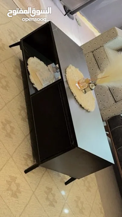 طاولة وسط نظيفه