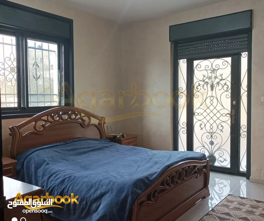 بيت مستقل مع مساحة خارجية للبيع