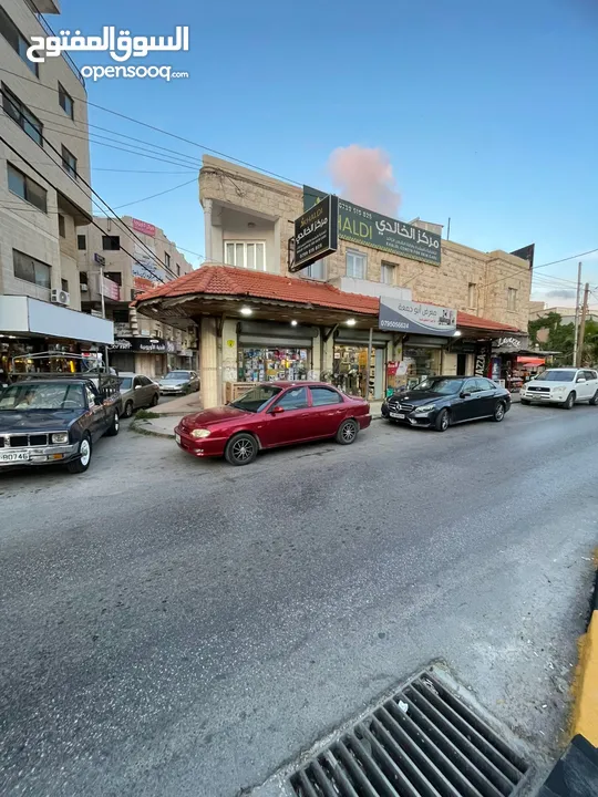 محل مميز للبيع – 3 حواصل – موقع استراتيجي على 3 شوارع!
